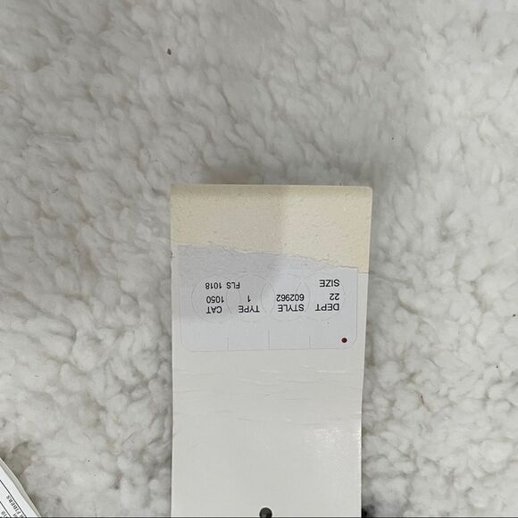 Medium  Dog Jacket Plaid Water Resistant Shearling Lined Leash Compatible - Picture 5 of 6